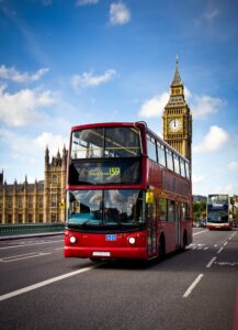 Stations de métro et divers moyens de transport à Londres