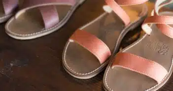 Les sandales pour femmes : l'accessoire idéal pour une tenue estivale