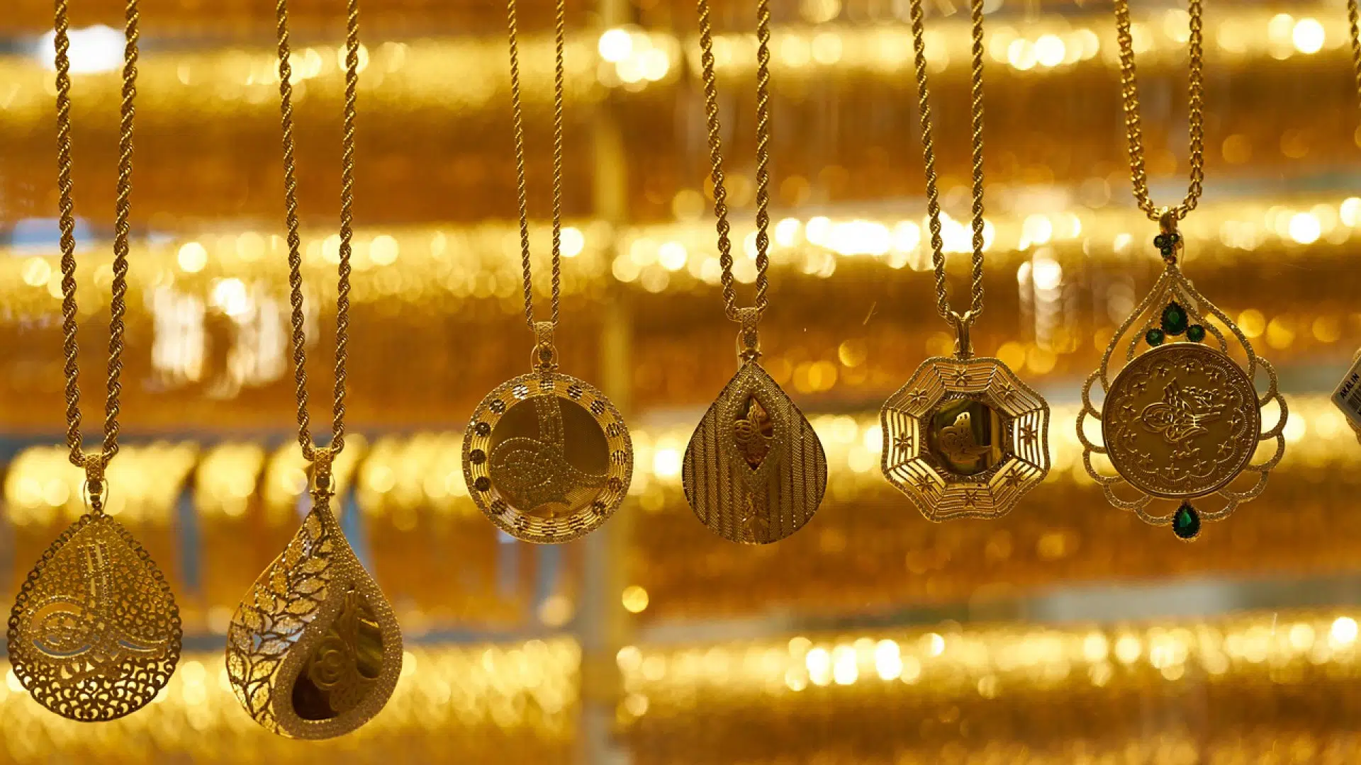 Comment porter un collier long : nos 3 règles d'or !