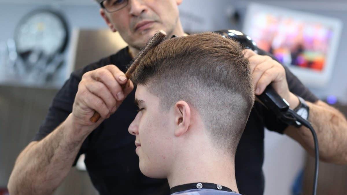 Coupe de cheveux pour homme : qu'est-ce que le taper fade ?